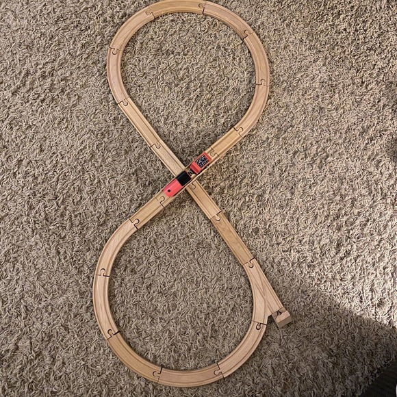 Melissa Doug Classic Wooden Figure Eight Train Set, 23 pcs, Preowned~Engine/1car - Picture 1 of 6